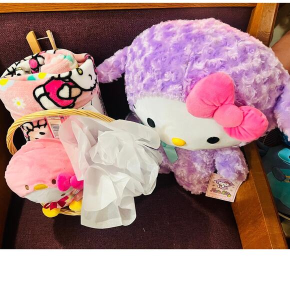 Hello Kitty Gorgeous Purple Lamb Greeter Bundle Flower Power soft 50 x 70 throw - Picture 5 of 6